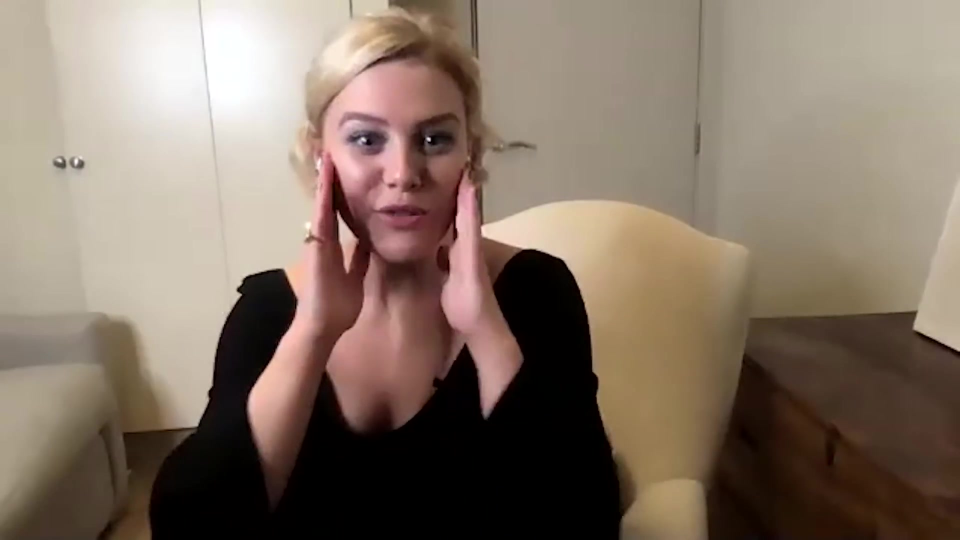 BadKissing_FateCastJuicyQuestionsFilming21_574.jpg