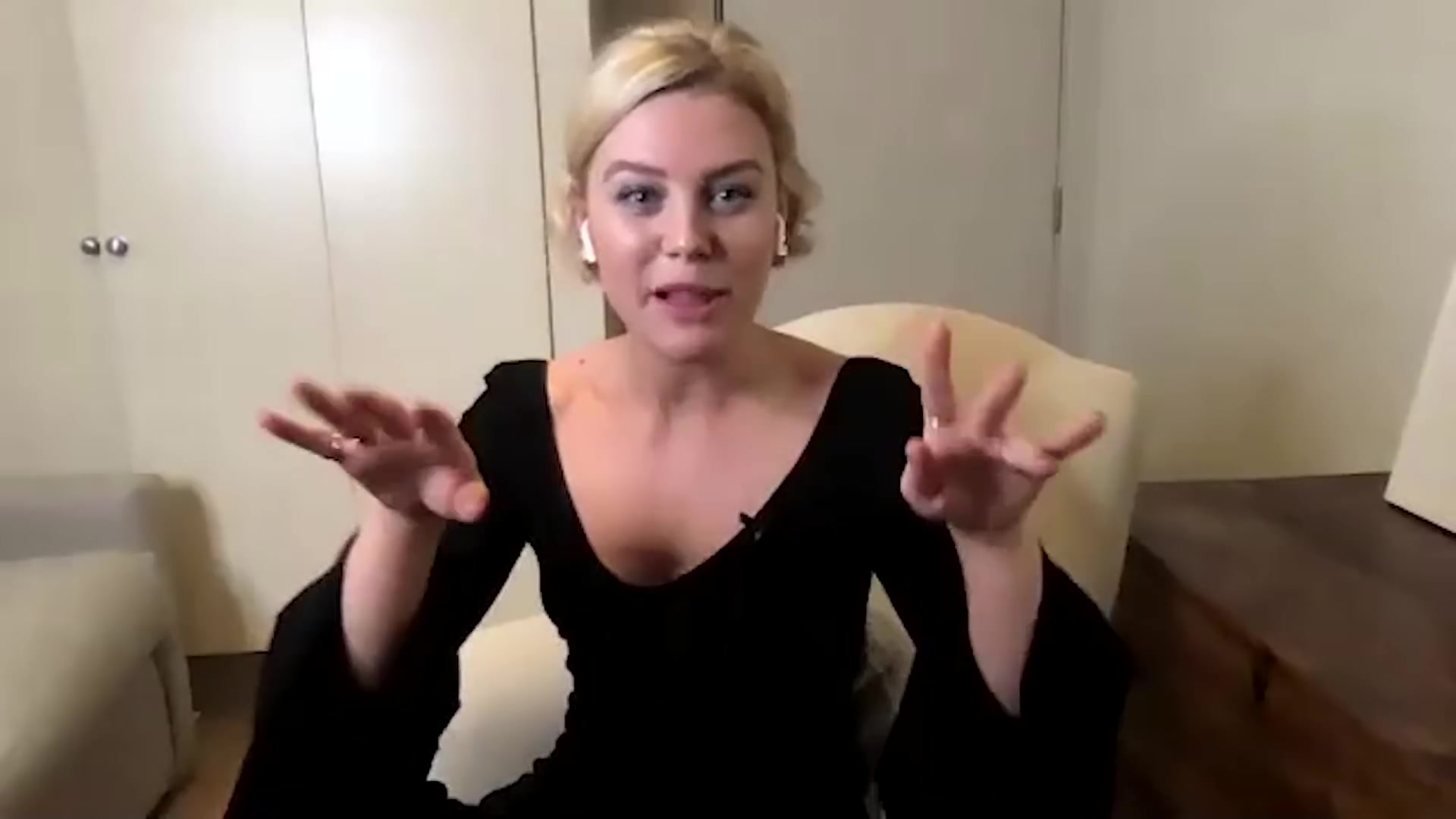 BadKissing_FateCastJuicyQuestionsFilming21_578.jpg
