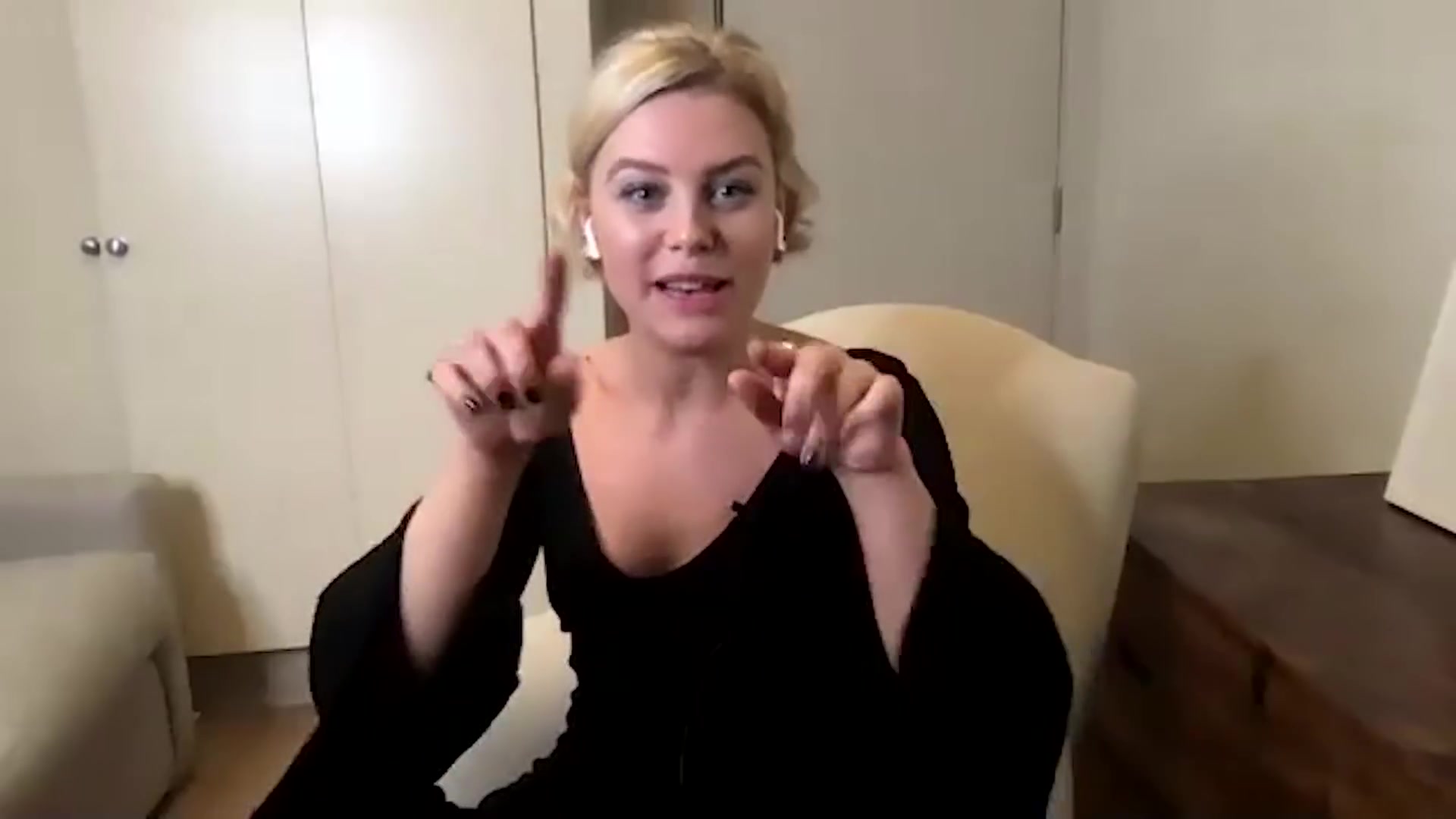 BadKissing_FateCastJuicyQuestionsFilming21_579.jpg